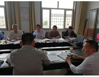 總經(jīng)理劉躍忠與烏拉特后旗安監(jiān)局邀請(qǐng)的國內(nèi)專家、參加采空區(qū)治理審查會(huì)